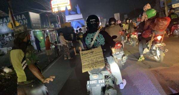 Masih Banyak Pemudik Terjebak di Pantura Cirebon pada H-1 Lebaran Masih Banyak Pemudik Terjebak di Pantura Cirebon pada H-1 Lebaran