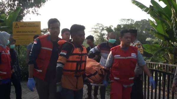 Identitas Mayat Pria Ditemukan di Sungai Ngotok Mojokerto, Warga Desa Tempuran Identitas Mayat Pria Ditemukan di Sungai Ngotok Mojokerto, Warga Desa Tempuran