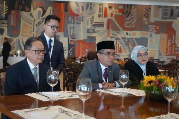 Menaker Tawarkan Kerja Sama Pengiriman Tenaga Kerja untuk Perusahaan UEA dan China Menaker Tawarkan Kerja Sama Pengiriman Tenaga Kerja untuk Perusahaan UEA dan China