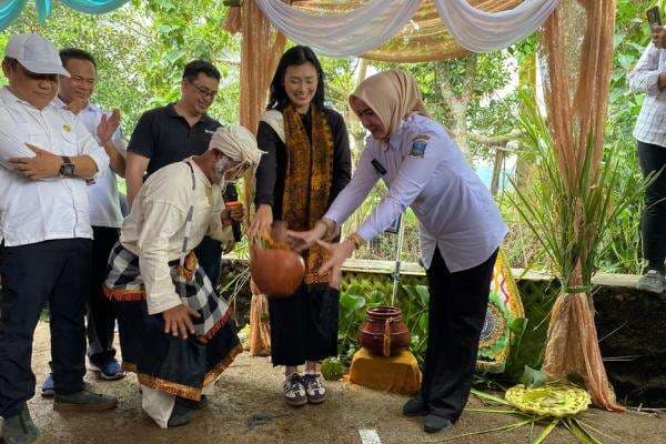 Miss Indonesia 2024 Monica Sembiring Resmikan Sumur Air Bersih di Serang: Semoga Kebaikan Ini Dirasa Generasi Berikutnya Miss Indonesia 2024 Monica Sembiring Resmikan Sumur Air Bersih di Serang: Semoga Kebaikan Ini Dirasa Generasi Berikutnya