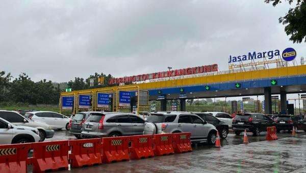 One Way, 26.188 Kendaraan Keluar GT Kalikangkung Siang Ini One Way, 26.188 Kendaraan Keluar GT Kalikangkung Siang Ini