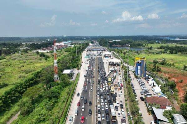 One Way Segera Diberlakukan di Tol Japek-Kalikangkung, Tim Urai Polresta Cirebon Disiagakan One Way Segera Diberlakukan di Tol Japek-Kalikangkung, Tim Urai Polresta Cirebon Disiagakan