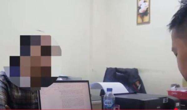 Polisi Tangkap Oknum Anggota Ormas usai Viral Intimidasi Pabrik Es di Langkat Polisi Tangkap Oknum Anggota Ormas usai Viral Intimidasi Pabrik Es di Langkat