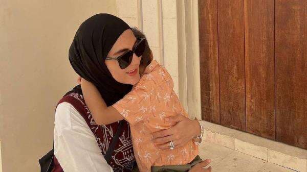 Nasib Pilu Paula Verhoeven, Ketemu Anak saat Lebaran Dijatah Waktu 2 Jam Saja! Nasib Pilu Paula Verhoeven, Ketemu Anak saat Lebaran Dijatah Waktu 2 Jam Saja!