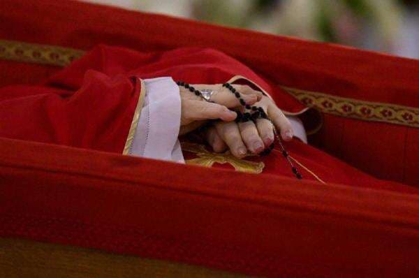 Paus Fransiskus Dimakamkan Besok, Jet Tempur dan Sniper Dikerahkan Paus Fransiskus Dimakamkan Besok, Jet Tempur dan Sniper Dikerahkan