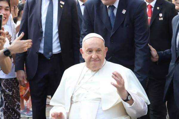 Paus Fransiskus Wafat, Donna Agnesia dan Darius Sinathrya Sampaikan Duka Mendalam Paus Fransiskus Wafat, Donna Agnesia dan Darius Sinathrya Sampaikan Duka Mendalam