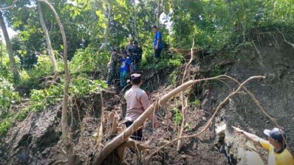 Hujan Deras, 3 Jembatan Gantung Akses Utama Warga Desa Pasir Agung Kuningan Ambruk Hujan Deras, 3 Jembatan Gantung Akses Utama Warga Desa Pasir Agung Kuningan Ambruk