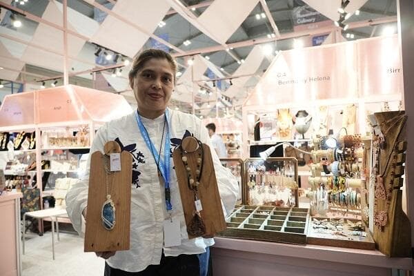 Dukungan BRI Antar Usaha Lokal Perhiasan Batu Alam ke Pasar Internasional Dukungan BRI Antar Usaha Lokal Perhiasan Batu Alam ke Pasar Internasional