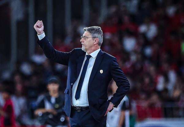 Pelatih Timnas Bahrain Dragan Talajic Kagumi Atmosfer yang Dibangun Suporter Timnas Indonesia Pelatih Timnas Bahrain Dragan Talajic Kagumi Atmosfer yang Dibangun Suporter Timnas Indonesia