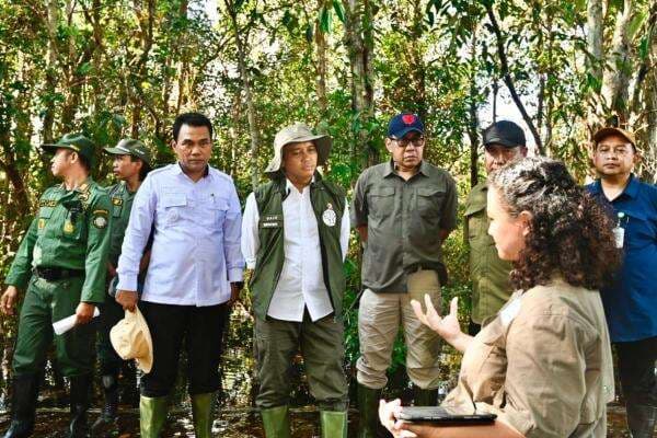 Menhut Raja Juli: Gambut Sebangau Berperan Penting dalam Mitigasi Perubahan Iklim Global Menhut Raja Juli: Gambut Sebangau Berperan Penting dalam Mitigasi Perubahan Iklim Global