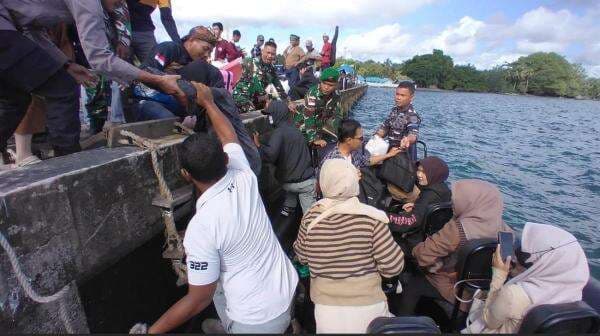 Pendangkalan Alur Pelayaran, Bakamla Evakuasi Ratusan Warga di Pulau Enggano Pendangkalan Alur Pelayaran, Bakamla Evakuasi Ratusan Warga di Pulau Enggano