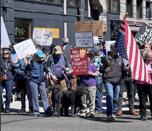 Ribuan Orang Turun ke Jalan-Jalan di AS Protes Kebijakan Trump, Suarakan Dukungan untuk Palestina Ribuan Orang Turun ke Jalan-Jalan di AS Protes Kebijakan Trump, Suarakan Dukungan untuk Palestina
