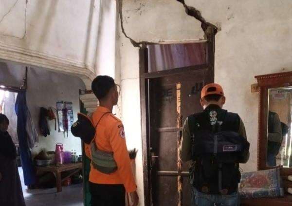 Rumah Rusak Akibat Pergerakan Tanah di Bojong Koneng Bogor Bertambah Rumah Rusak Akibat Pergerakan Tanah di Bojong Koneng Bogor Bertambah