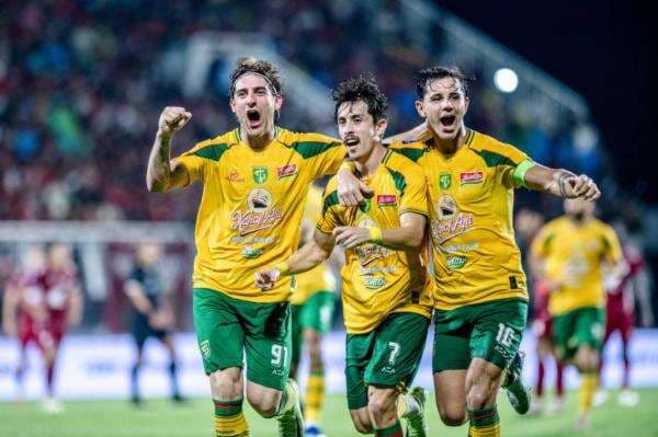 Persebaya Kirim Ancaman Terbuka, Siap Permalukan Persija di SUGBK Persebaya Kirim Ancaman Terbuka, Siap Permalukan Persija di SUGBK