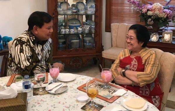 Pertemuan Prabowo dan Megawati Dikabarkan Hanya Berlangsung 1 Jam Pertemuan Prabowo dan Megawati Dikabarkan Hanya Berlangsung 1 Jam