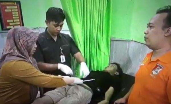 Pesta Miras Oplosan 4 Siswa SMA di Ponorogo, 1 Tewas Pesta Miras Oplosan 4 Siswa SMA di Ponorogo, 1 Tewas