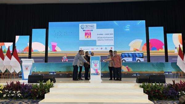 PEVS 2025 Resmi Dibuka, Jadi Momentum Dorong Penjualan Kendaraan Listrik PEVS 2025 Resmi Dibuka, Jadi Momentum Dorong Penjualan Kendaraan Listrik