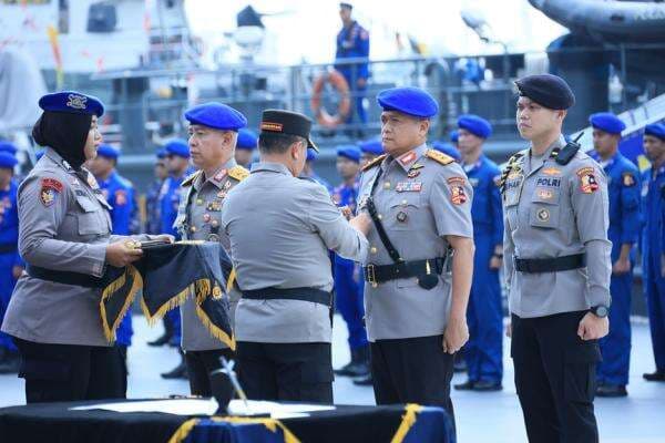 Pimpin Sertijab, Komjen Pol Fadil Imran Harap Polairud Semakin Tangguh Hadapi Ancaman Laut dan Udara Pimpin Sertijab, Komjen Pol Fadil Imran Harap Polairud Semakin Tangguh Hadapi Ancaman Laut dan Udara