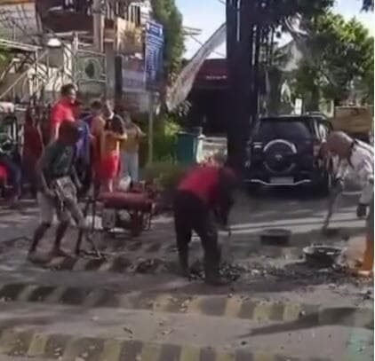 Viral Polisi Tidur di Klaten Terlalu Tinggi hingga Rawan Kecelakaan, Akhirnya Dihancurkan Viral Polisi Tidur di Klaten Terlalu Tinggi hingga Rawan Kecelakaan, Akhirnya Dihancurkan