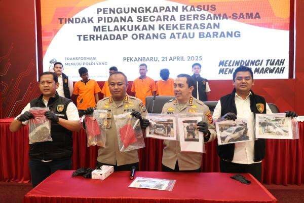 Debt Collector Ngamuk Hancurkan Mobil di Kantor Polisi, Begini Kronologinya! Debt Collector Ngamuk Hancurkan Mobil di Kantor Polisi, Begini Kronologinya!