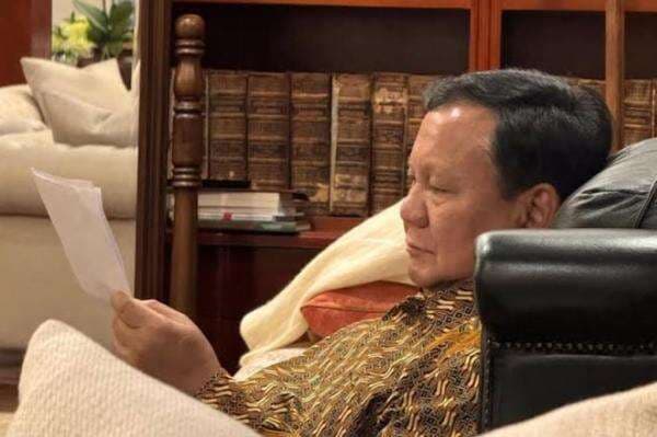 Momen Prabowo Baca Surat dari Siswa-siswi Sekolah Rakyat: Kami Siap Menjadi Generasi Emas Momen Prabowo Baca Surat dari Siswa-siswi Sekolah Rakyat: Kami Siap Menjadi Generasi Emas