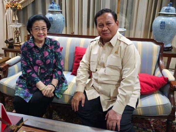 Pertemuan 1,5 Jam Prabowo-Megawati Berlangsung Hangat dan Kekeluargaan Pertemuan 1,5 Jam Prabowo-Megawati Berlangsung Hangat dan Kekeluargaan