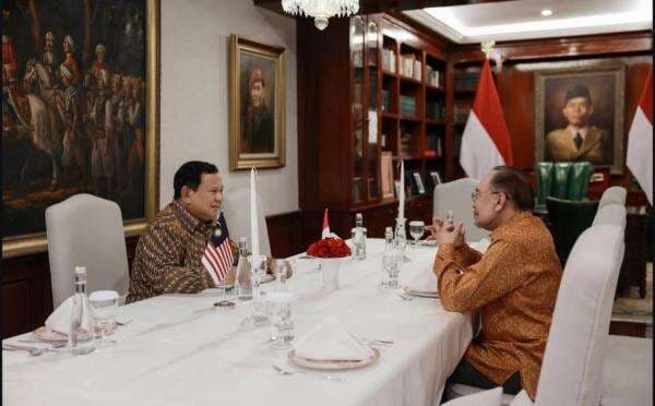 Momen Prabowo dan PM Anwar Ibrahim Makan Malam di Kertanegara Momen Prabowo dan PM Anwar Ibrahim Makan Malam di Kertanegara