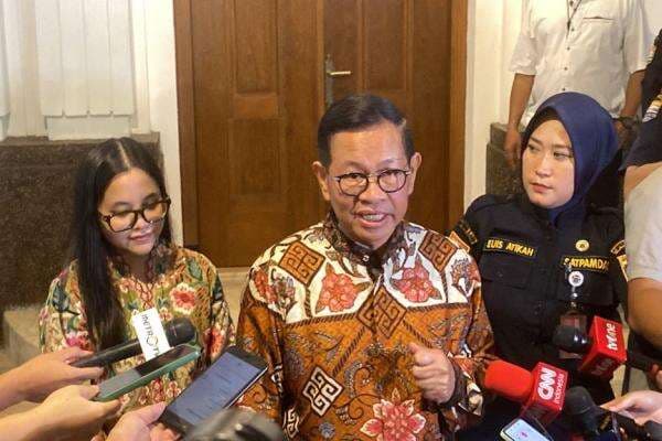 Pramono Longgarkan Syarat Jadi Pasukan Oranye: Minimal Lulus SD, Pertimbangkan Hapus Batas Usia Pramono Longgarkan Syarat Jadi Pasukan Oranye: Minimal Lulus SD, Pertimbangkan Hapus Batas Usia