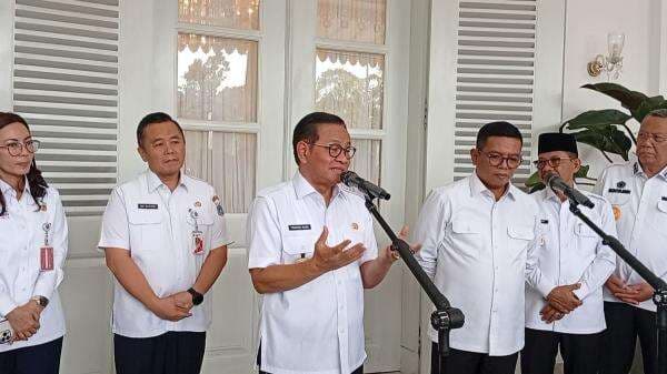 Atasi Macet, Pramono Buka Rute Baru Transjabodetabek hingga Opsi Jaklingko ke Tangerang Atasi Macet, Pramono Buka Rute Baru Transjabodetabek hingga Opsi Jaklingko ke Tangerang