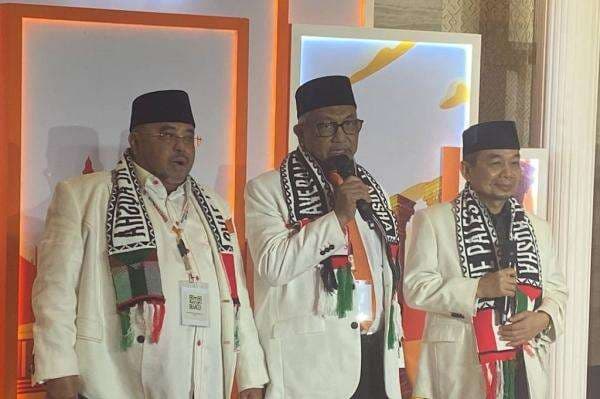 Sopir Kaget Ada Lubang, Mobil Boks Tabrak Pembatas Jalan dan Terjun ke Tepi Sungai di Jombang Sopir Kaget Ada Lubang, Mobil Boks Tabrak Pembatas Jalan dan Terjun ke Tepi Sungai di Jombang