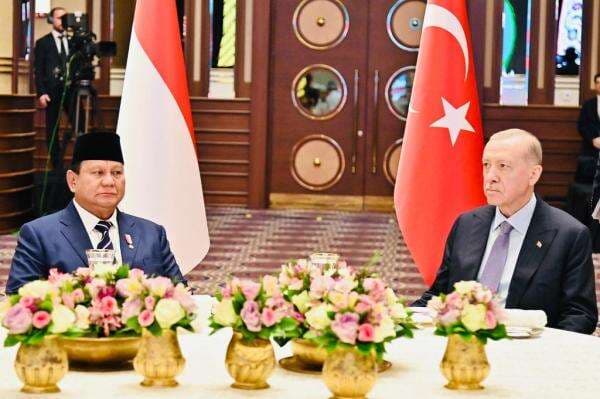 Momen Lagu-lagu Indonesia Iringi Acara Makan Malam Prabowo dan Erdogan Momen Lagu-lagu Indonesia Iringi Acara Makan Malam Prabowo dan Erdogan