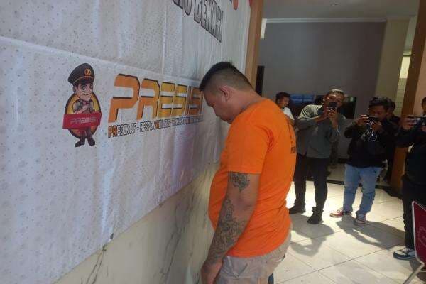 Pria Berbaju PNS Minta THR ke Pedagang Pasar Cibitung Bekasi Ditangkap Pria Berbaju PNS Minta THR ke Pedagang Pasar Cibitung Bekasi Ditangkap