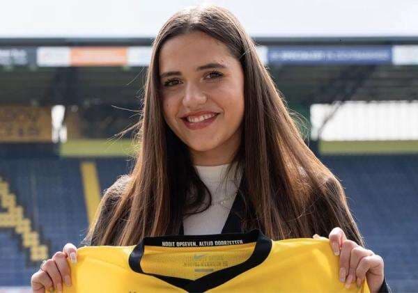 Profil Djenna de Jong, Bintang Muda Diaspora yang Batal Bela Timnas Indonesia Profil Djenna de Jong, Bintang Muda Diaspora yang Batal Bela Timnas Indonesia