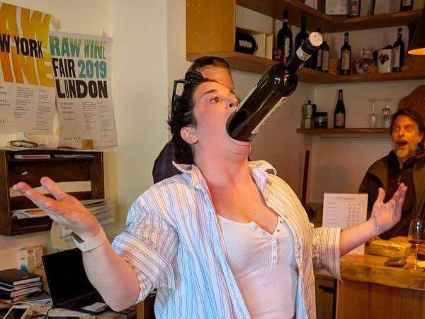 Raih Guinness World Records, Samantha Ramsdell Berhasil Masukkan Botol Wine ke Mulut Raih Guinness World Records, Samantha Ramsdell Berhasil Masukkan Botol Wine ke Mulut