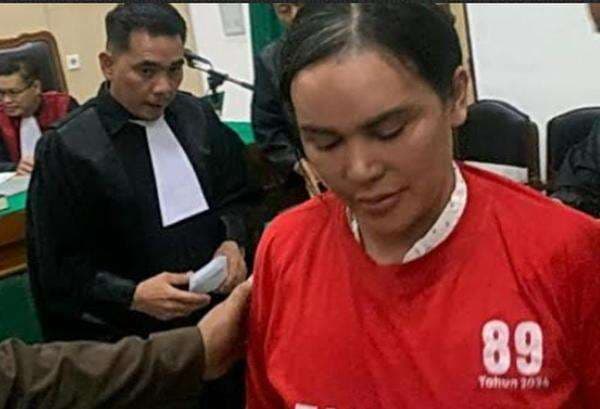 Minta Yesus Potong Rambut, TikTokers Ratu Entok Dihukum 2 Tahun 10 Bulan Penjara Minta Yesus Potong Rambut, TikTokers Ratu Entok Dihukum 2 Tahun 10 Bulan Penjara