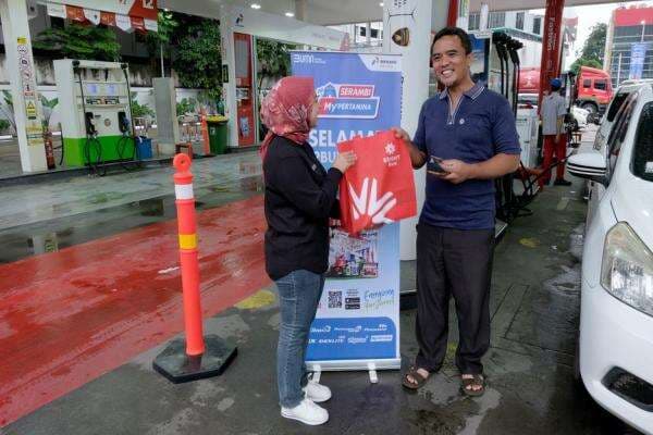 Ratusan SPBU Coco Bagikan Takjil untuk Konsumen selama Ramadan Ratusan SPBU Coco Bagikan Takjil untuk Konsumen selama Ramadan