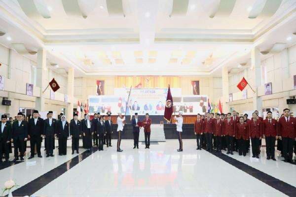 Rektor Unhan Lantik Dave Laksono Jadi Ketua Umum Ikatan Alumni Universitas Pertahanan Rektor Unhan Lantik Dave Laksono Jadi Ketua Umum Ikatan Alumni Universitas Pertahanan