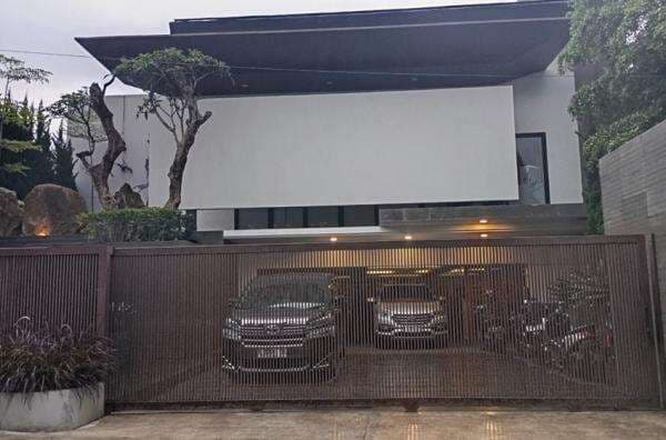 Ridwan Kamil Ada di Rumah saat KPK Menggeledah Kediamannya Ridwan Kamil Ada di Rumah saat KPK Menggeledah Kediamannya