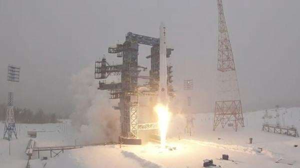 Roket Rusia Angara-1.2 Bawa Perlengkapan Militer Melesat Menuju Antariksa Roket Rusia Angara-1.2 Bawa Perlengkapan Militer Melesat Menuju Antariksa