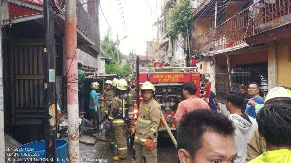 Rumah di Gambir Jakpus Terbakar, 1 Orang Luka Bakar Rumah di Gambir Jakpus Terbakar, 1 Orang Luka Bakar