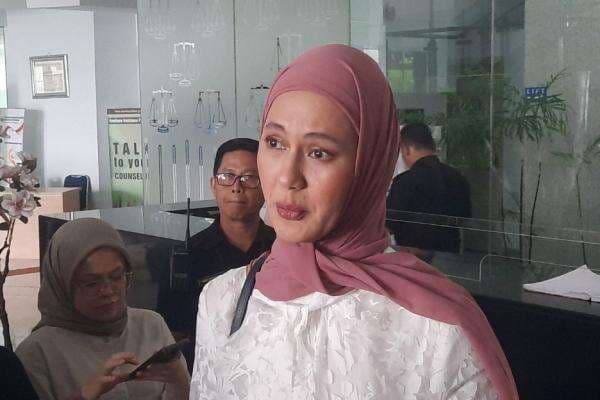 Sambangi Komisi Yudisial, Paula Verhoeven Laporkan Dugaan Pelanggaran Etik Hakim soal Putusan Cerai Sambangi Komisi Yudisial, Paula Verhoeven Laporkan Dugaan Pelanggaran Etik Hakim soal Putusan Cerai