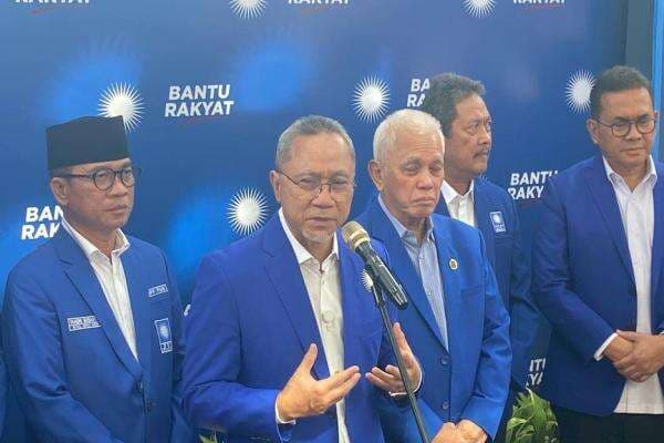 Singgung Koalisi 15 Tahun, Zulhas Beri Sinyal PAN Dukung Prabowo di Pilpres 2029 Singgung Koalisi 15 Tahun, Zulhas Beri Sinyal PAN Dukung Prabowo di Pilpres 2029