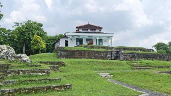 Perbedaan Pola Penyebaran Islam Pesantren Sunan Ampel dan Sunan Giri Perbedaan Pola Penyebaran Islam Pesantren Sunan Ampel dan Sunan Giri