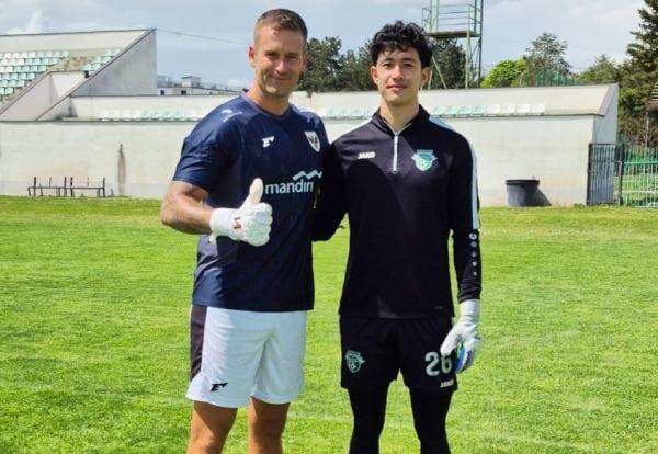 Ketahuan Hapus Foto Bareng Cyrus Margono dan Emil Audero, Pelatih Kiper Timnas Indonesia Buka Suara Ketahuan Hapus Foto Bareng Cyrus Margono dan Emil Audero, Pelatih Kiper Timnas Indonesia Buka Suara