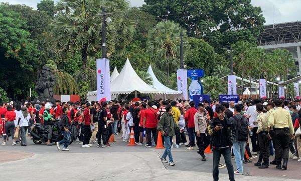 4 Jam Jelang Kick Off Timnas Indonesia vs Bahrain, Suporter Mulai Berdatangan ke GBK 4 Jam Jelang Kick Off Timnas Indonesia vs Bahrain, Suporter Mulai Berdatangan ke GBK