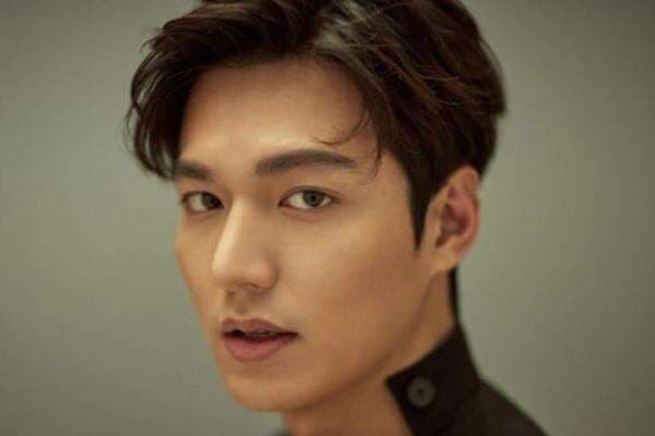 Survei Membuktikan, Lee Min Ho Aktor Korea Paling Populer 12 Tahun Berturut-turut Survei Membuktikan, Lee Min Ho Aktor Korea Paling Populer 12 Tahun Berturut-turut