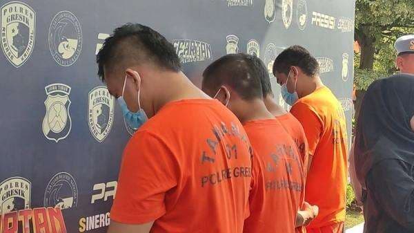 4 Anggota LSM Ditetapkan Tersangka Kasus Pengeroyokan Pemilik Rental Mobil di Gresik 4 Anggota LSM Ditetapkan Tersangka Kasus Pengeroyokan Pemilik Rental Mobil di Gresik