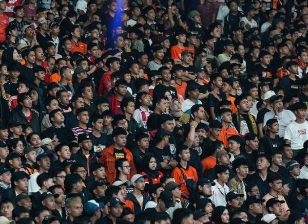 Nyaris 40 Ribu Orang Hadir di SUGBK, Laga Persija Jakarta vs Persebaya Surabaya Pecahkan Rekor Jumlah Penonton Terbanyak di Liga 1 2024-2025 Nyaris 40 Ribu Orang Hadir di SUGBK, Laga Persija Jakarta vs Persebaya Surabaya Pecahkan Rekor Jumlah Penonton Terbanyak di Liga 1 2024-2025