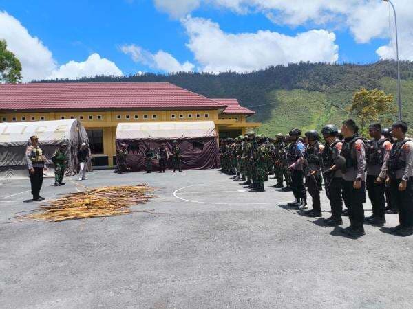 TNI-Polri Bersinergi Jaga Kamtibmas Puncak Jaya TNI-Polri Bersinergi Jaga Kamtibmas Puncak Jaya