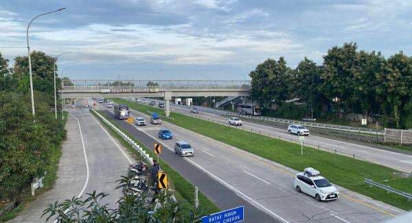 H-2 Lebaran 2025, Arus Pemudik di Tol Cipali Ramai Lancar H-2 Lebaran 2025, Arus Pemudik di Tol Cipali Ramai Lancar